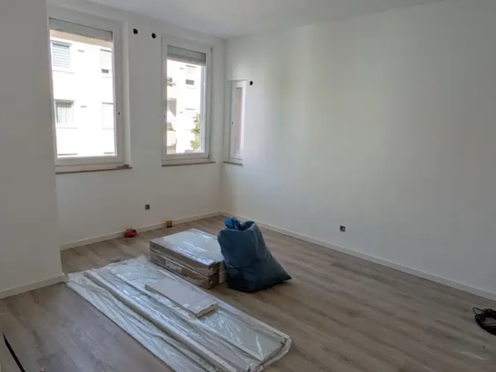 Altbaucharme & Erstbezug nach Kernsanierung: Helle 3-Zimmer-Wohnung mit Balkon in St. Johannis!