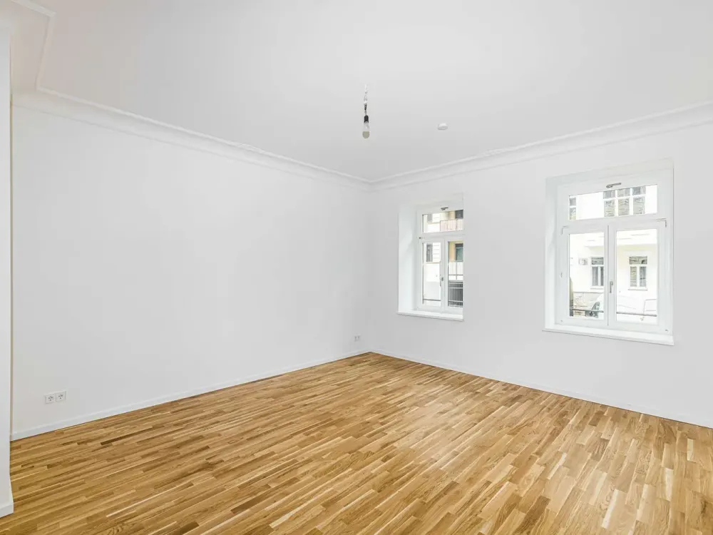 Renovated 3-Room Old Building Apartment with Balcony and Two Bathrooms