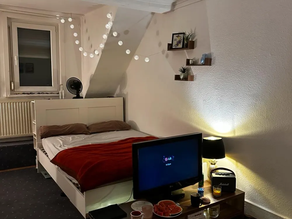 Möbliert 22qm WG-Zimmer in Stuttgart Osten nahe Mercedes