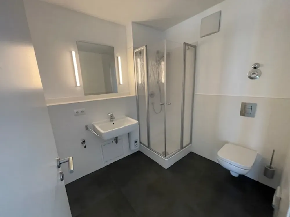 Ffm-Niederrad - Modernes Appartement mit Einbauküche und Einbauschränken
