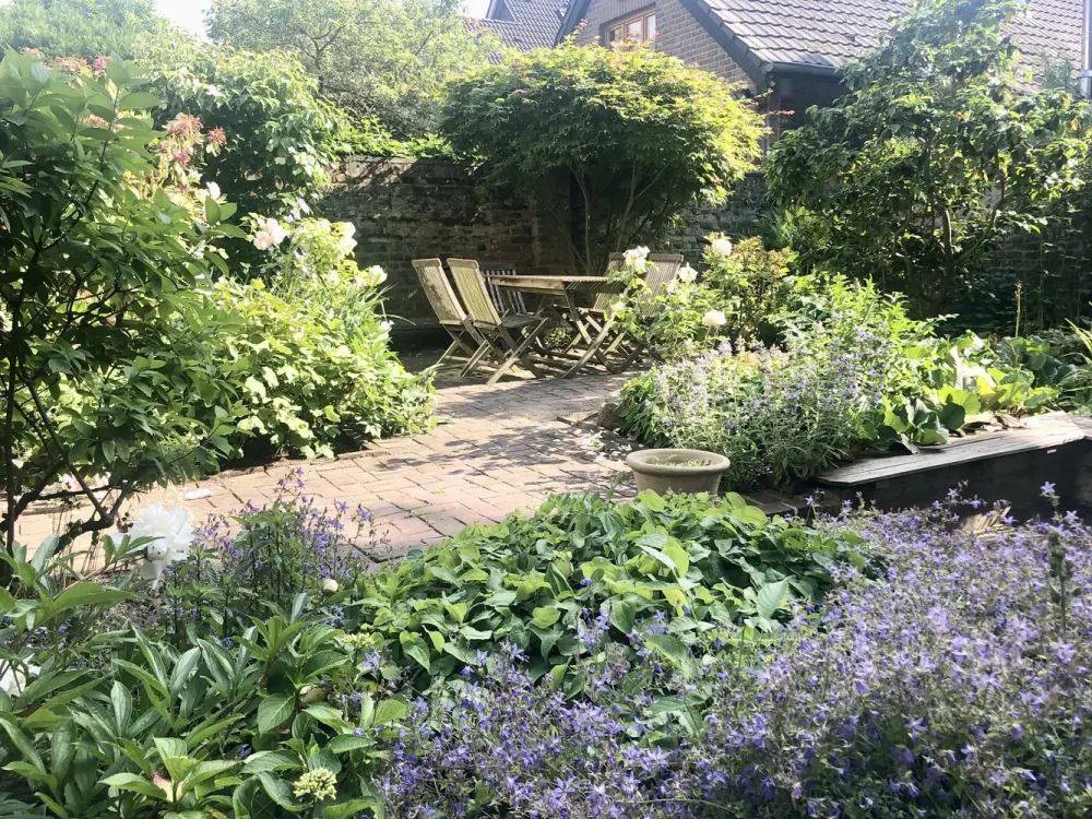 Exklusive 2-Zimmer-Wohnung mit EBK und Garten in Düsseldorf Niederkassel