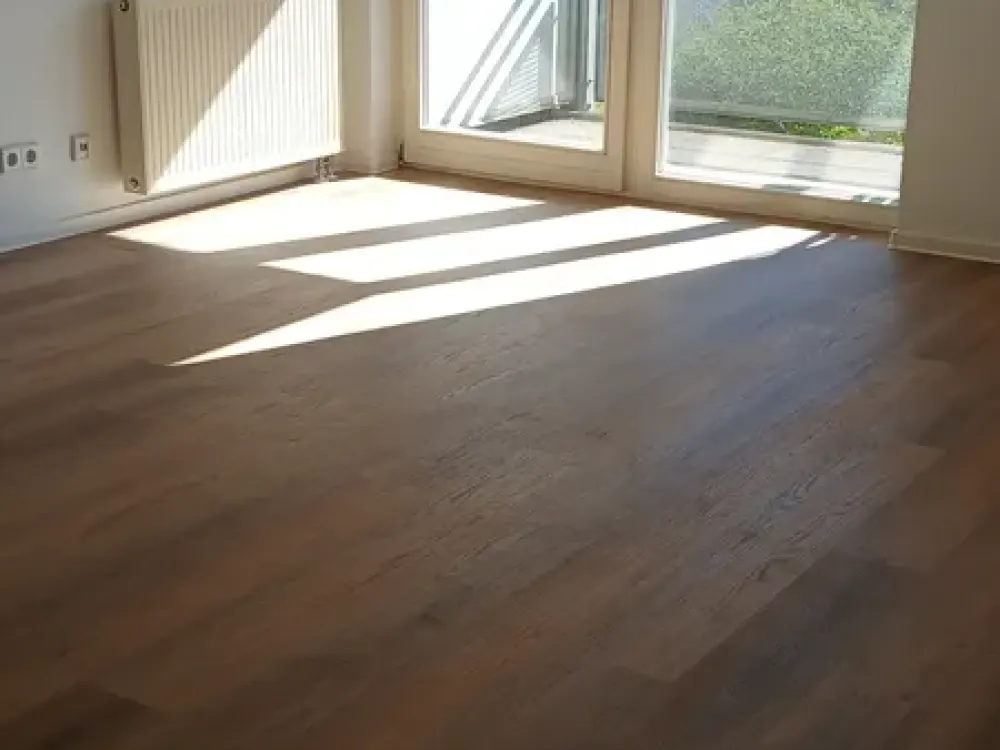 Neuw. helles 2 R.-Appartement, mit EBK + Lift + Balkon