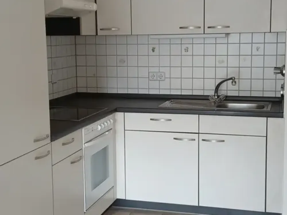 Neuw. helles 2 R.-Appartement, mit EBK + Lift + Balkon