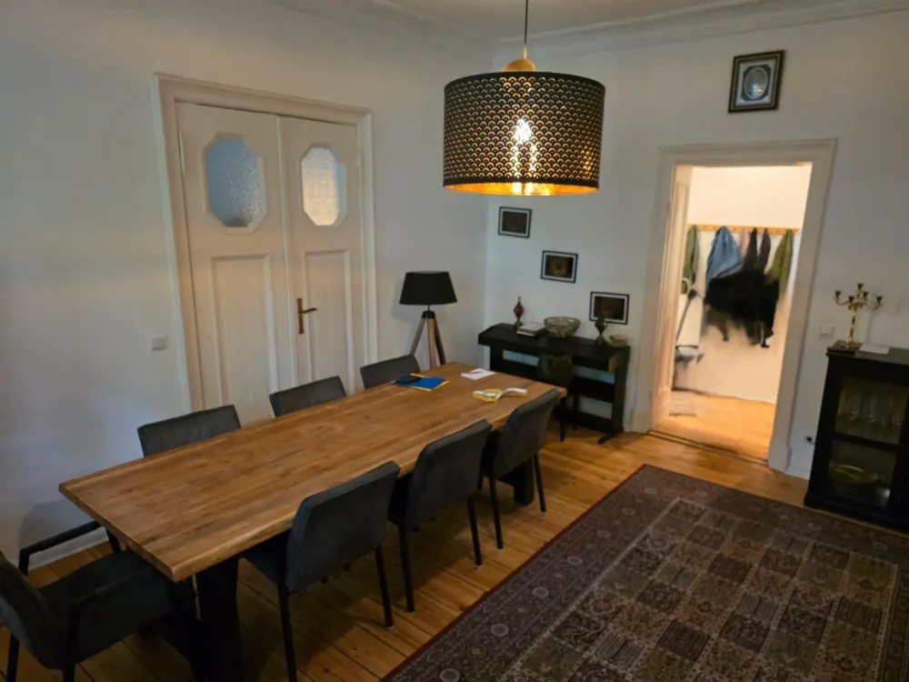 4-Zimmer-Altbauwohnung | 135 m² | 2.200 € warm | EBK mit Abstand