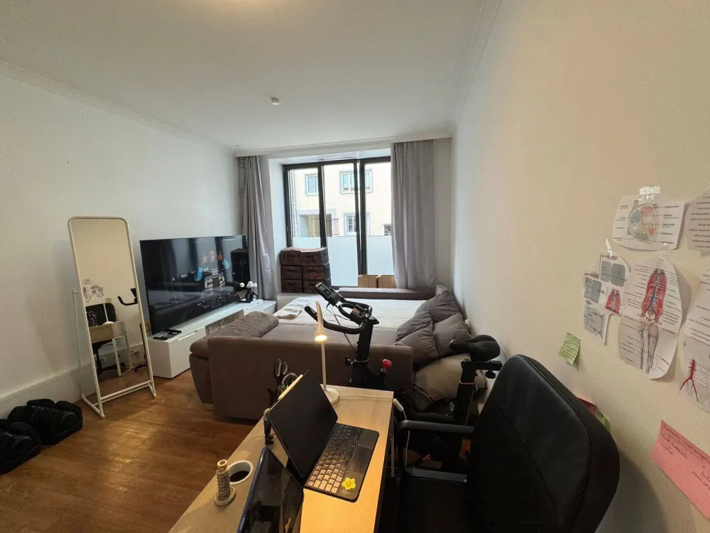 Riesiges WG-Zimmer (30m2) mitten im Zentrum -650 € monatlich 100% All-inklusive (Rundfunkbeitrag, strom, internet)