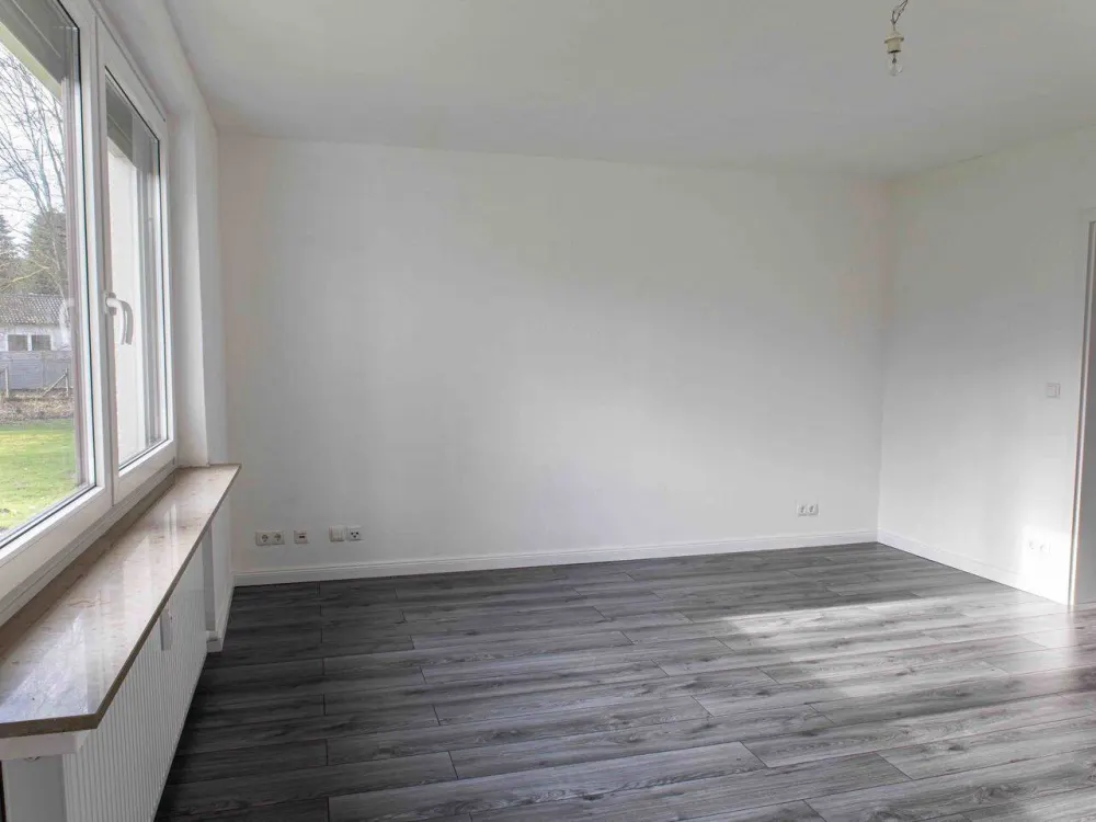 Helle, renovierte 3-Zimmer-Wohnung mit Loggia & Einbauküche
