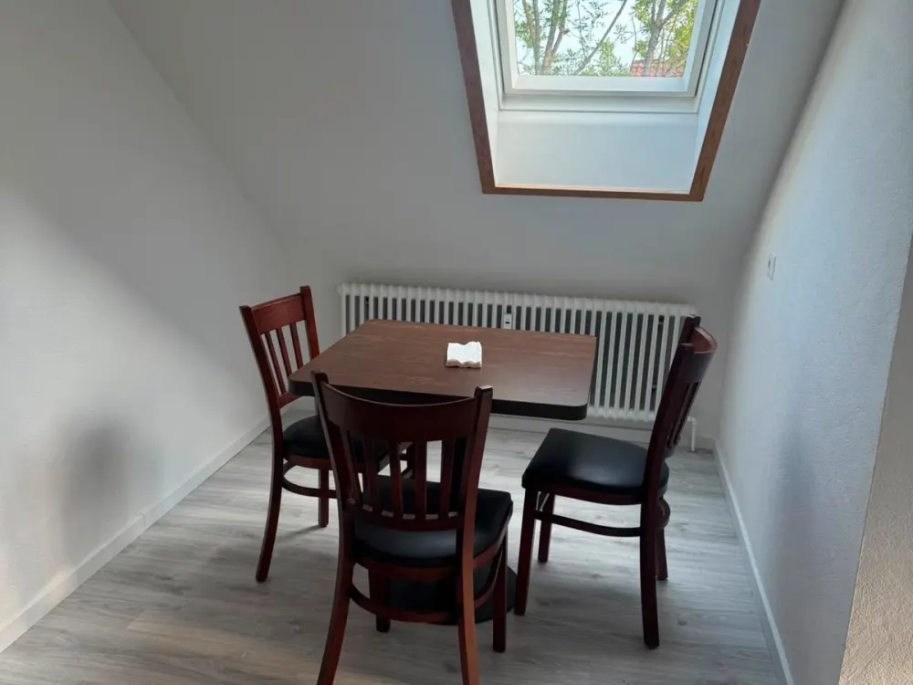 Kernsanierte 2 Zimmer DG - Wohnung in Nellingen