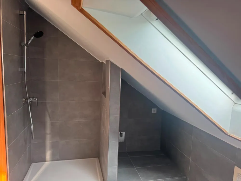 Kernsanierte 2 Zimmer DG - Wohnung in Nellingen