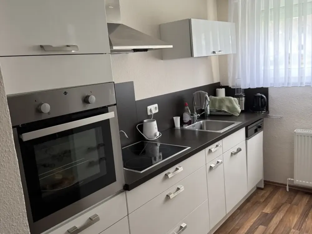 Helle 2‑Zimmer‑Wohnung mit Loggia in ruhiger Lage, Nähe Frankfurt