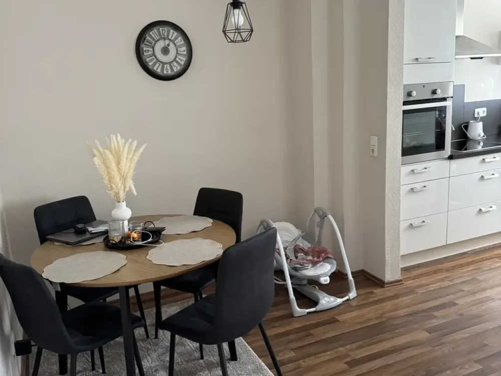 Helle 2‑Zimmer‑Wohnung mit Loggia in ruhiger Lage, Nähe Frankfurt