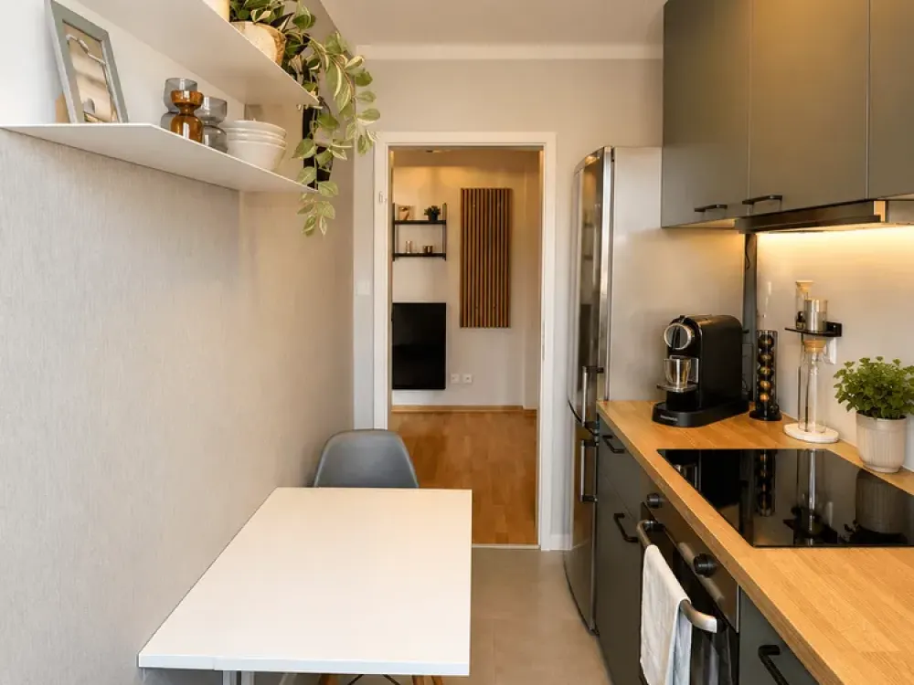 Relocation Apartment Dresden, 2-room apartment with balcony and underground parking space in a green location
