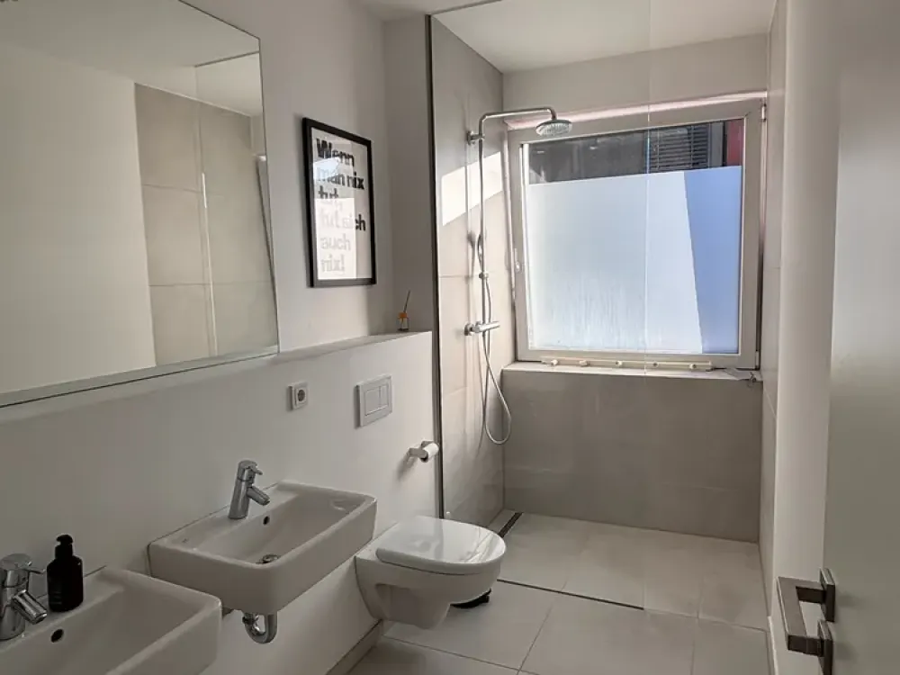 Suitable for shared living!, Furnished 3-room apartment in Neuehrenfeld for rent, limited term