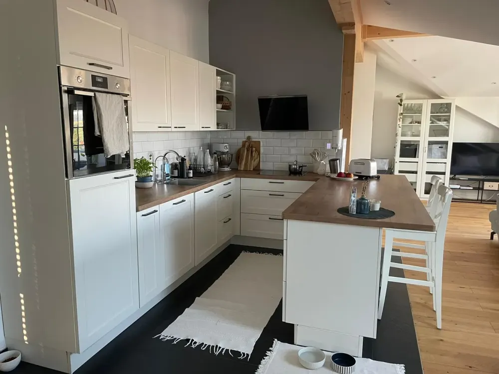 Stilvolle 3-Zimmer-DG-Panorama-Wohnung mit Einbauküche und Balkon in Bruchsal-Helmsheim