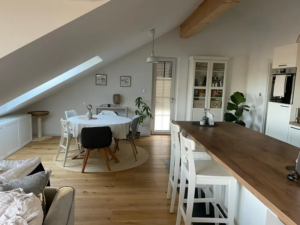 Stilvolle 3-Zimmer-DG-Panorama-Wohnung mit Einbauküche und Balkon in Bruchsal-Helmsheim