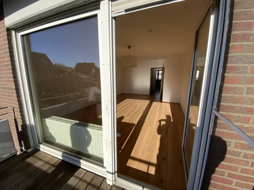 Quiet and Well-Maintained 2-Room Maisonette Apartment with Balcony in Hürth-Kendenich