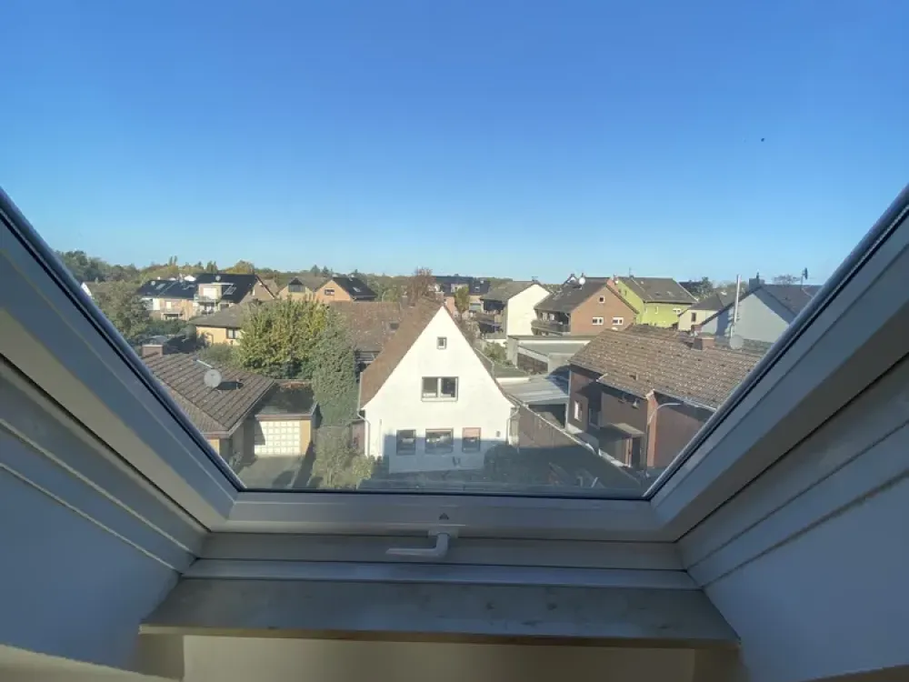 Quiet and Well-Maintained 2-Room Maisonette Apartment with Balcony in Hürth-Kendenich