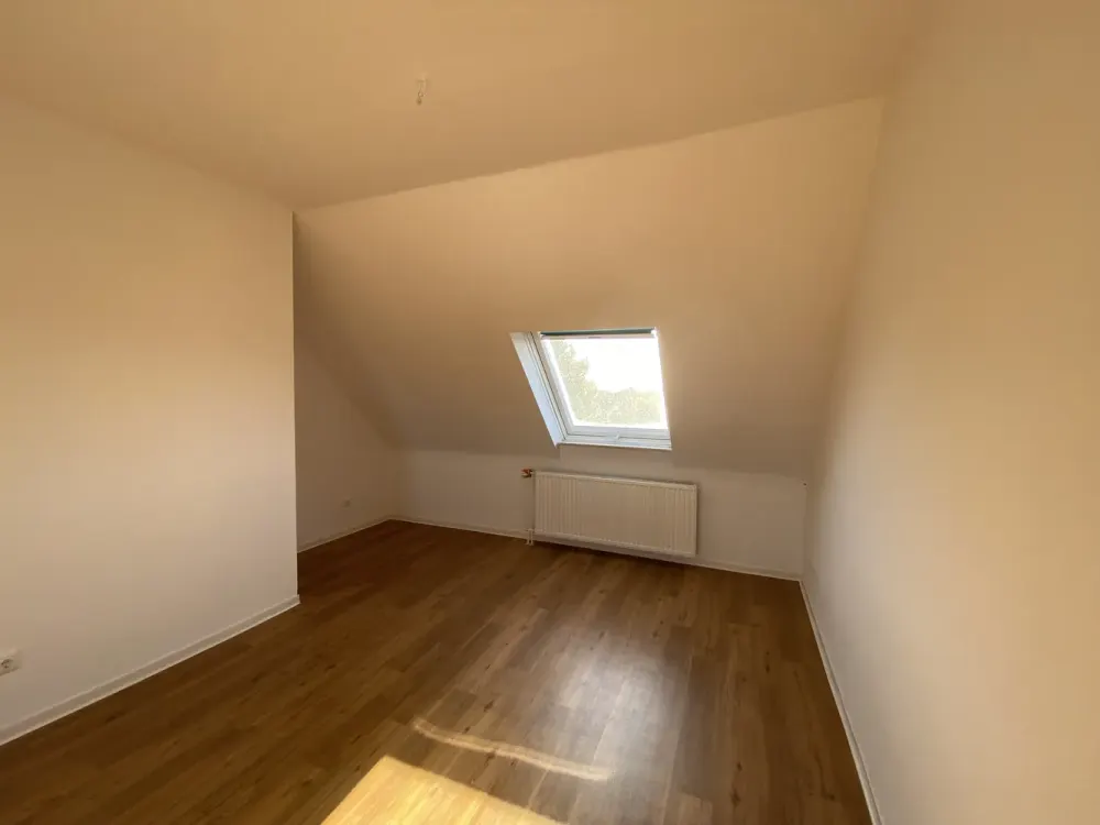 Quiet and Well-Maintained 2-Room Maisonette Apartment with Balcony in Hürth-Kendenich
