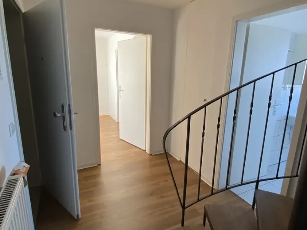 Quiet and Well-Maintained 2-Room Maisonette Apartment with Balcony in Hürth-Kendenich