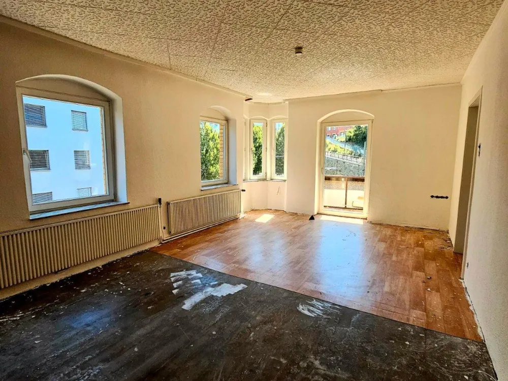 Großzügige Maisonette Wohnung 120 m² 2 Balkone zentrale Lage EBK
