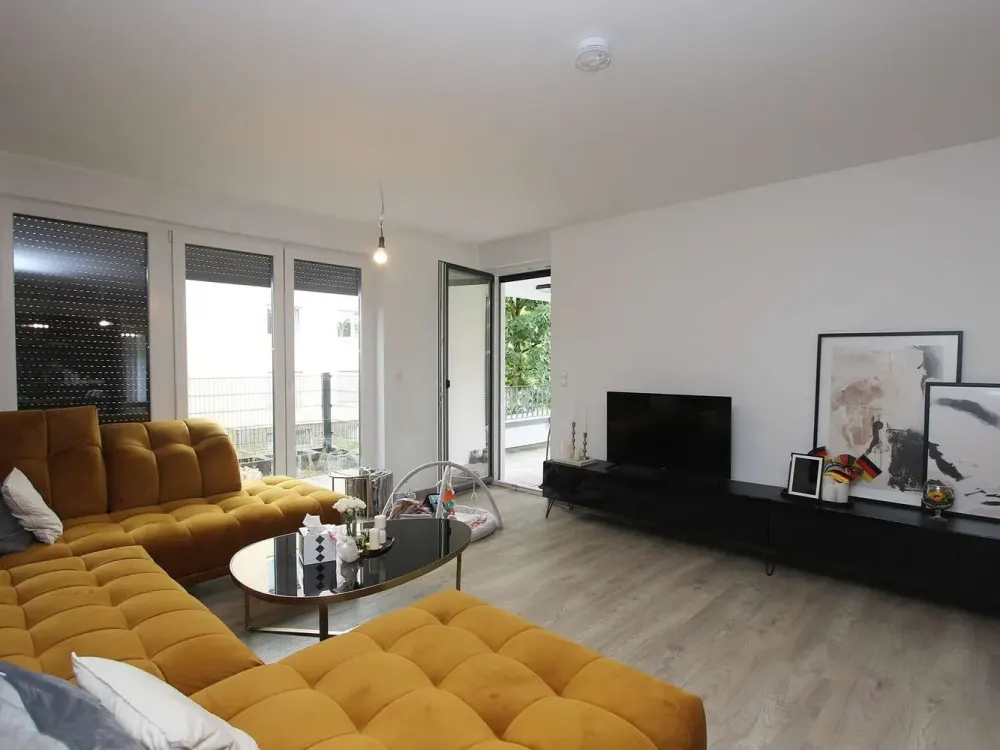 Moderne 4-Zimmer-Wohnung mit großer Terrasse in Kassel-Süd - EBK + PKW-Stellplatz möglich