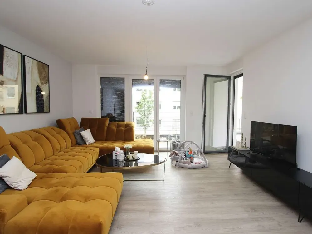 Moderne 4-Zimmer-Wohnung mit großer Terrasse in Kassel-Süd - EBK + PKW-Stellplatz möglich