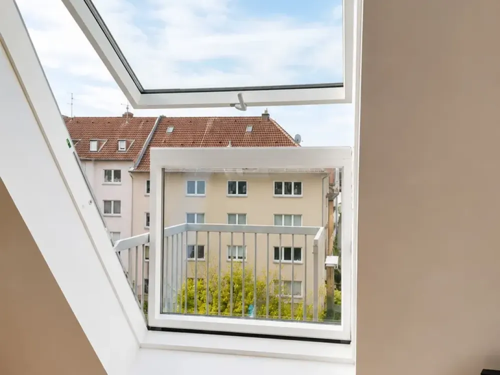 Charmant möblierte Zweizimmerdachgeschosswohnung mit EBK