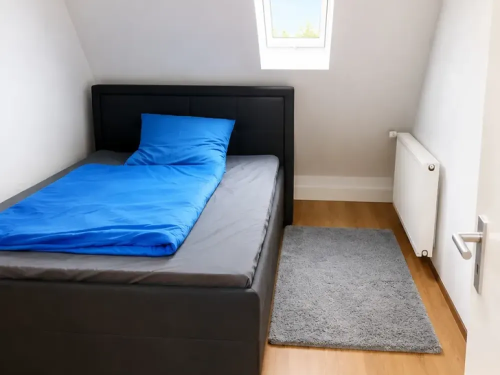 Charmant möblierte Zweizimmerdachgeschosswohnung mit EBK