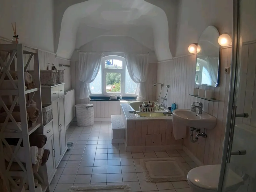 großzügige Altbauwohnung in Jugendstilhaus