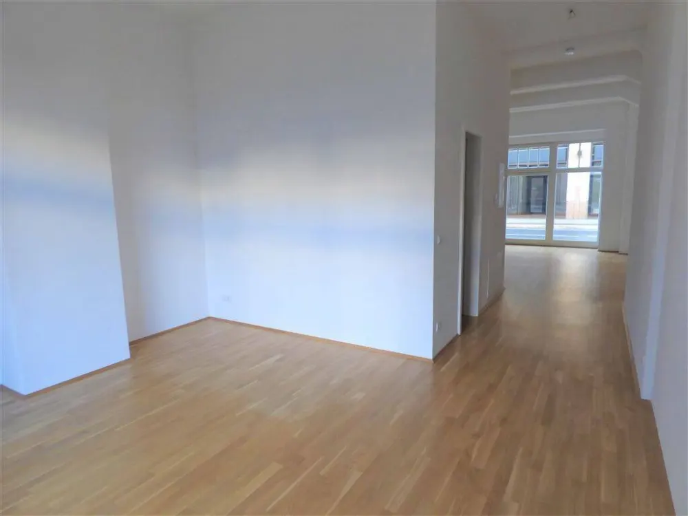 Wohnen im Denkmal: Loft-Atelier m. Terrasse | Aussenjalousien | EBK | Parkett m. FBH | Stellplatz