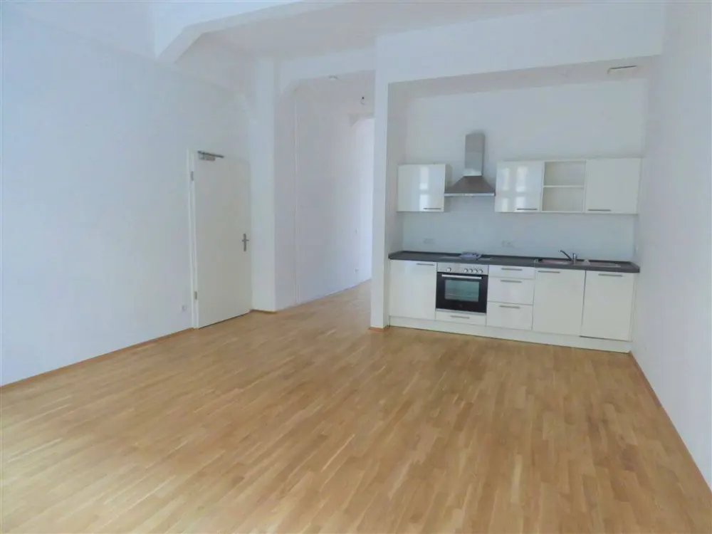 Wohnen im Denkmal: Loft-Atelier m. Terrasse | Aussenjalousien | EBK | Parkett m. FBH | Stellplatz