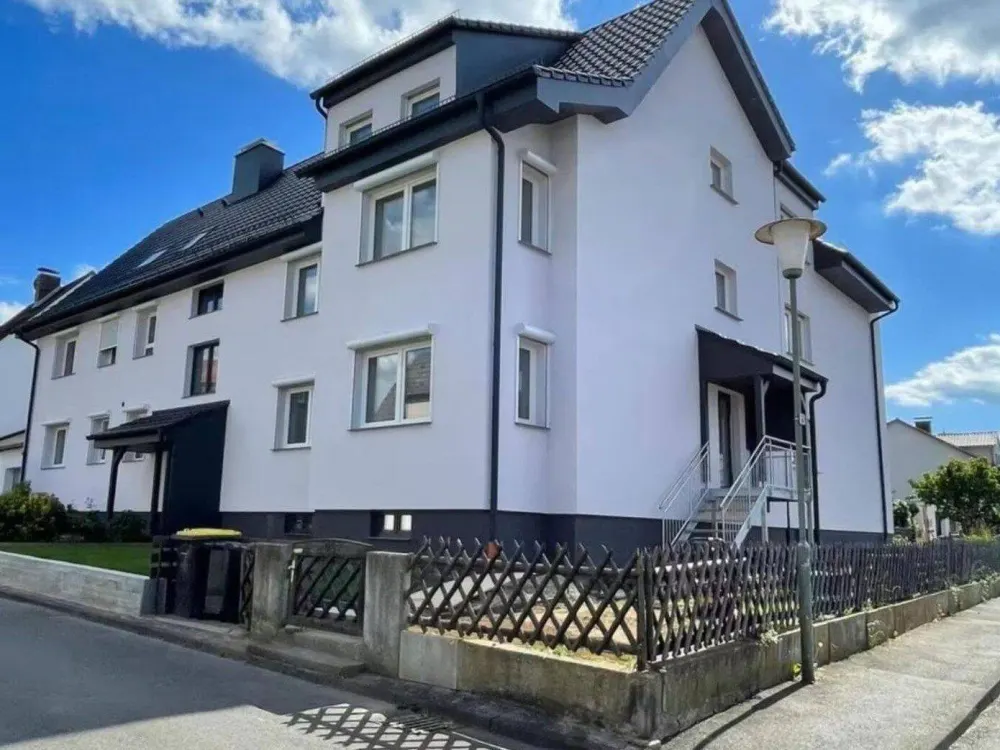 Großzügige 3-Zimmer-WE in frisch saniertem 3-Familienhaus