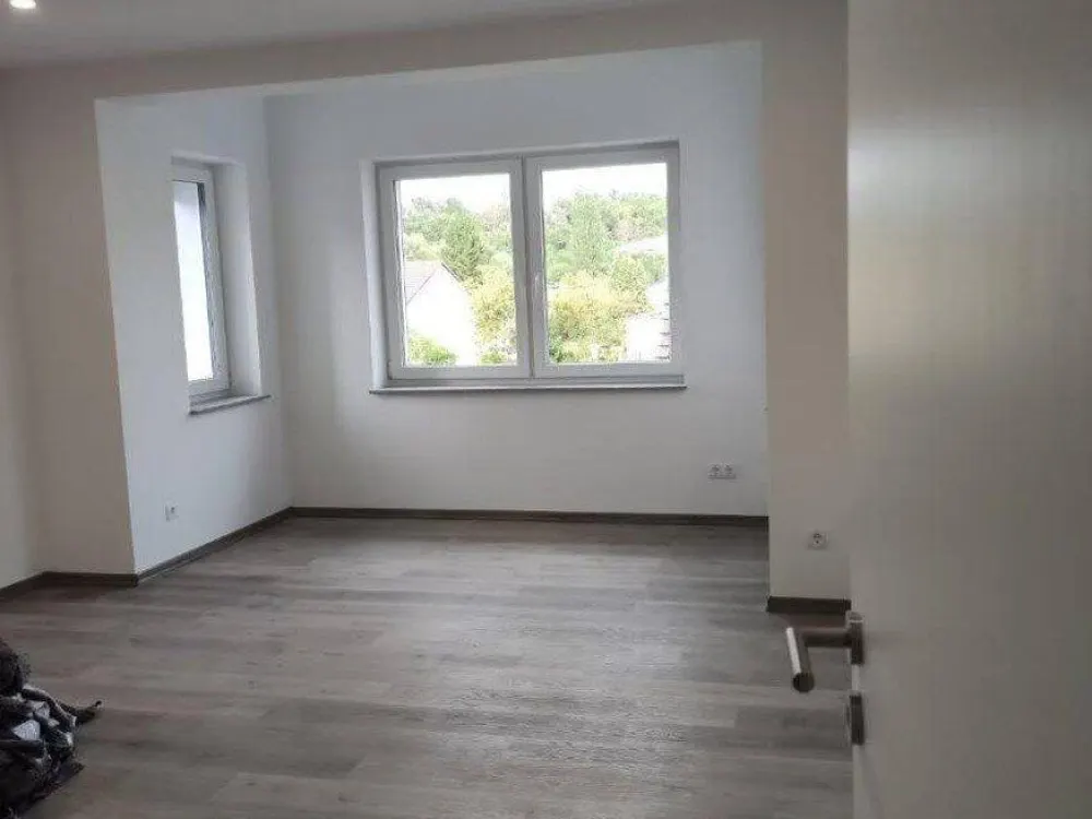 Großzügige 3-Zimmer-WE in frisch saniertem 3-Familienhaus