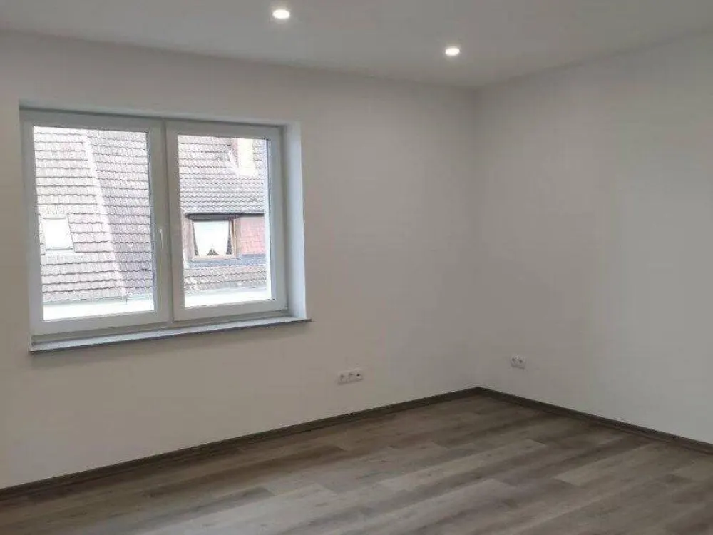 Großzügige 3-Zimmer-WE in frisch saniertem 3-Familienhaus