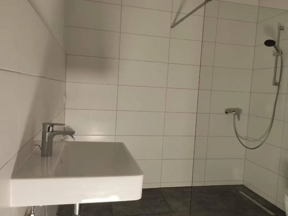 Großzügige 3-Zimmer-WE in frisch saniertem 3-Familienhaus