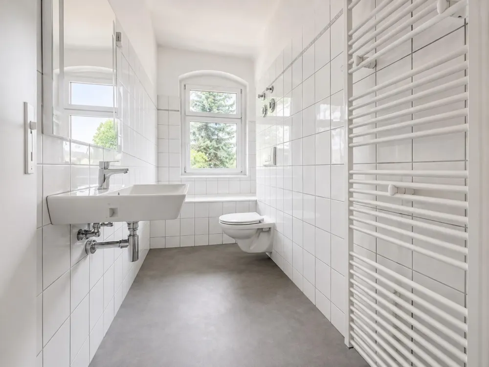 Helle 2-Zimmerwohnung mit EBK, Wanne, Balkon, Stellplatz