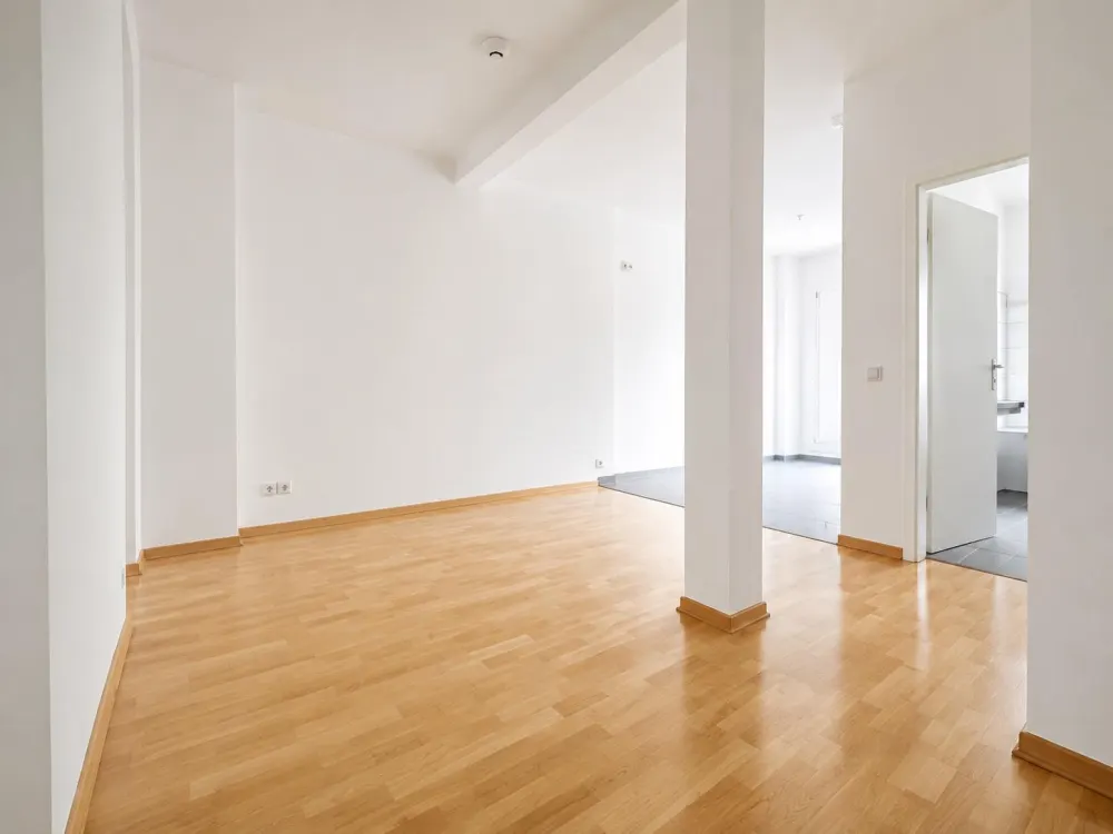 Helle 2-Zimmerwohnung mit EBK, Wanne, Balkon, Stellplatz