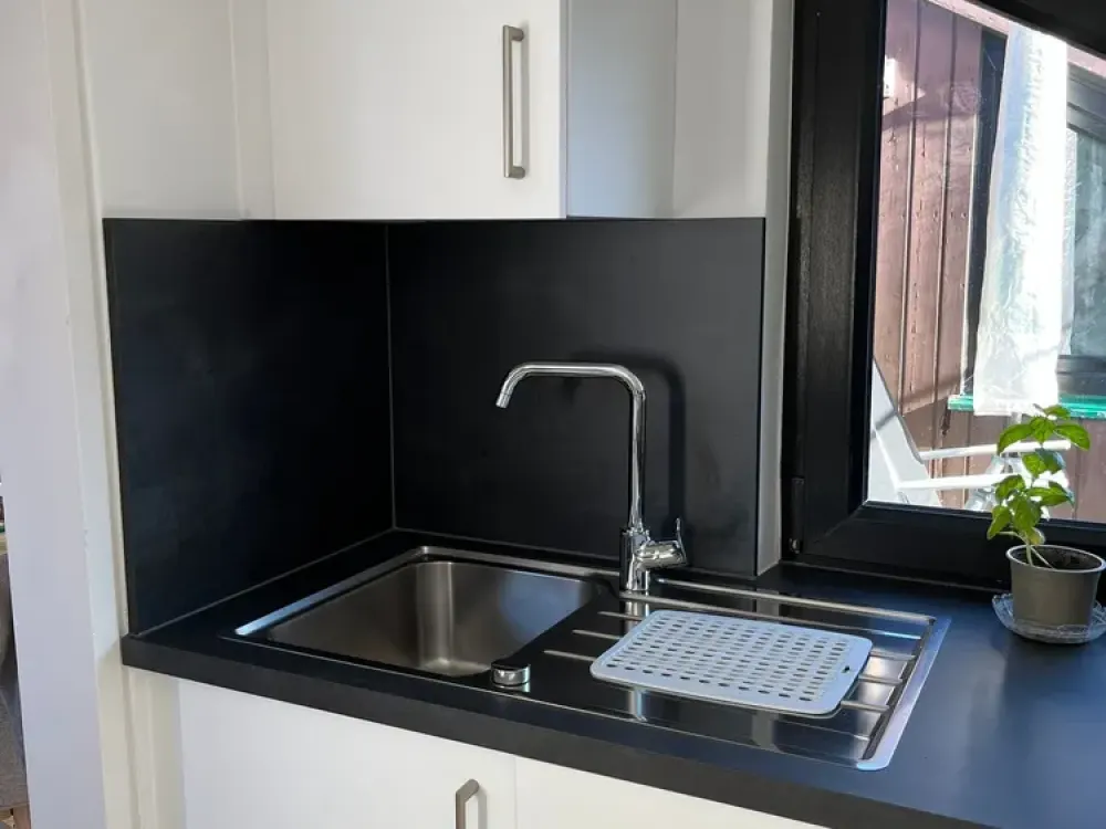 Stilvoll modernisiert: 2-Zimmer-Dachgeschosswohnung in Weinstadt