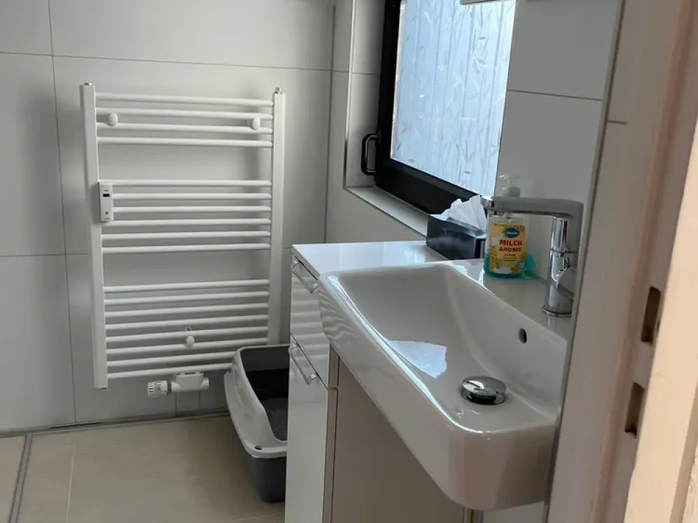 Stilvoll modernisiert: 2-Zimmer-Dachgeschosswohnung in Weinstadt