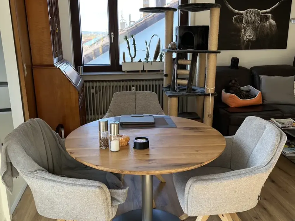 Stilvoll modernisiert: 2-Zimmer-Dachgeschosswohnung in Weinstadt