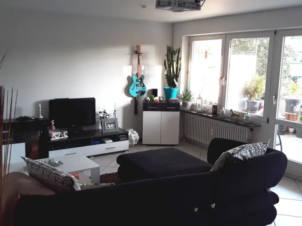 Sunny and Quiet 3-Room Apartment in RV-Weststadt