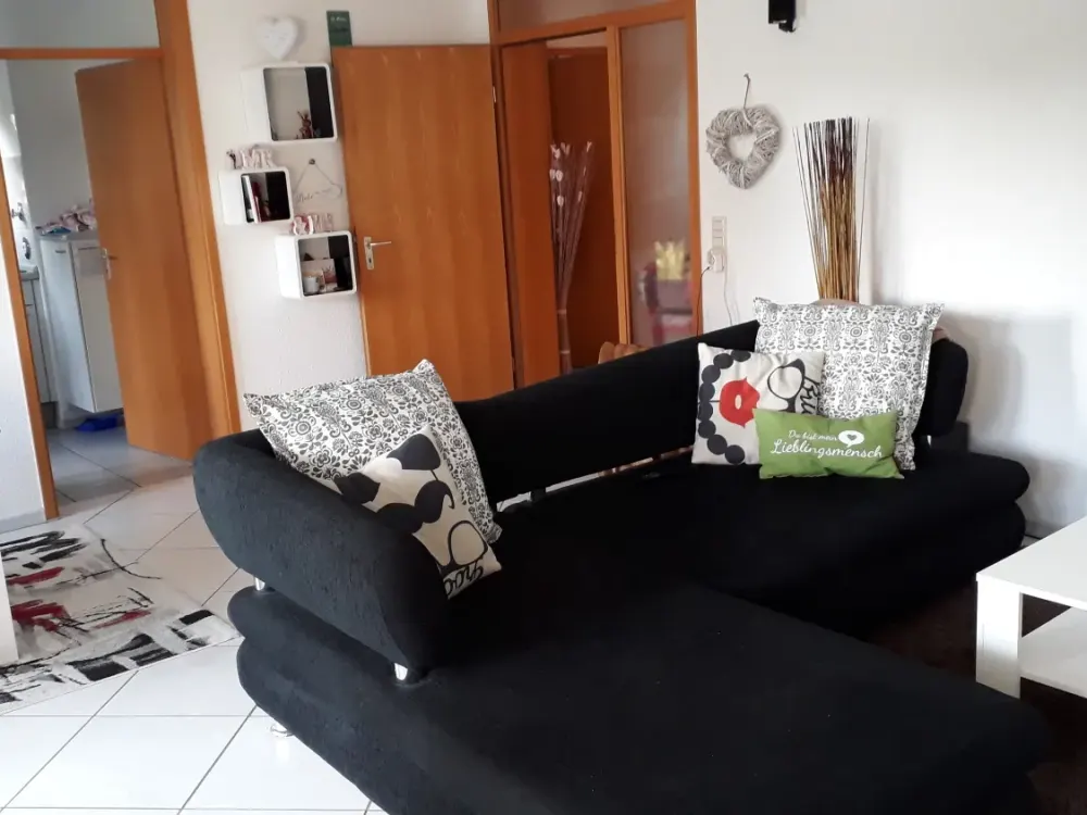 Sunny and Quiet 3-Room Apartment in RV-Weststadt
