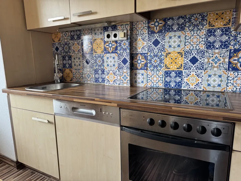 Rare Offer: Well-Maintained, 30 sqm Living Room with Fireplace, Eat-in Kitchen with Fitted Kitchen and Garage