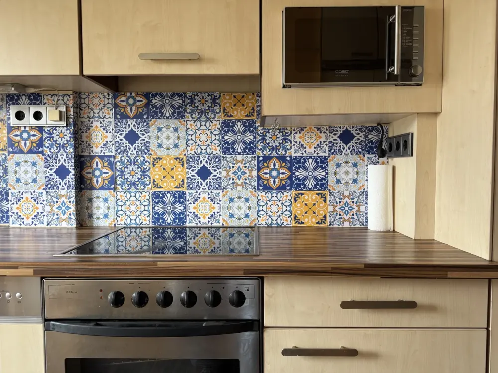 Rare Offer: Well-Maintained, 30 sqm Living Room with Fireplace, Eat-in Kitchen with Fitted Kitchen and Garage