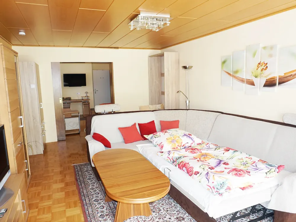 Voll möblierte 2,5-Zimmer-Wohnung mit Garage in Bestlage von Waldperlach