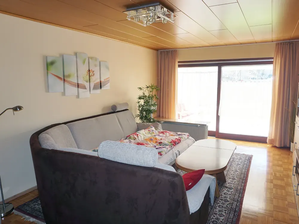 Voll möblierte 2,5-Zimmer-Wohnung mit Garage in Bestlage von Waldperlach