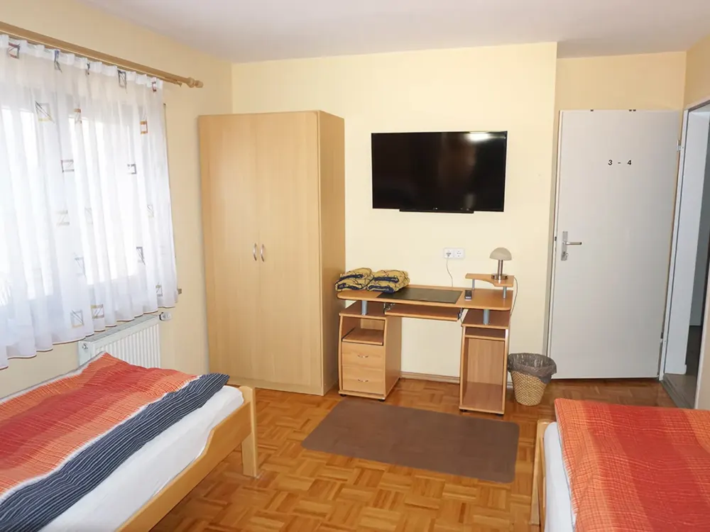 Voll möblierte 2,5-Zimmer-Wohnung mit Garage in Bestlage von Waldperlach