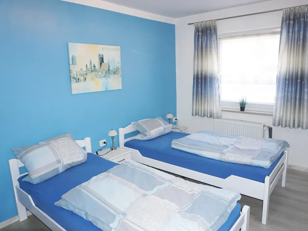 Voll möblierte 2,5-Zimmer-Wohnung mit Garage in Bestlage von Waldperlach