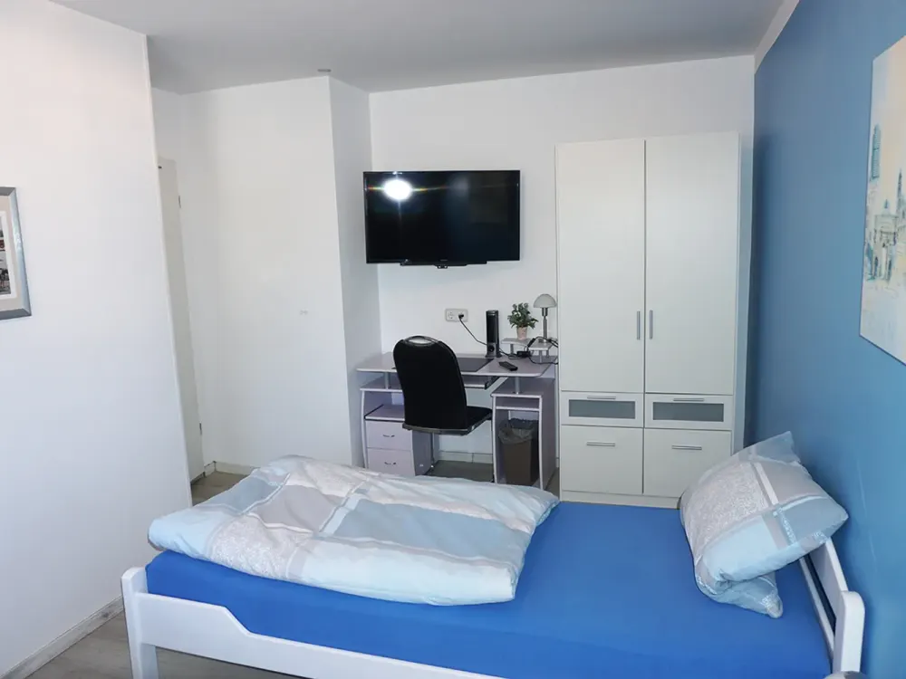 Voll möblierte 2,5-Zimmer-Wohnung mit Garage in Bestlage von Waldperlach