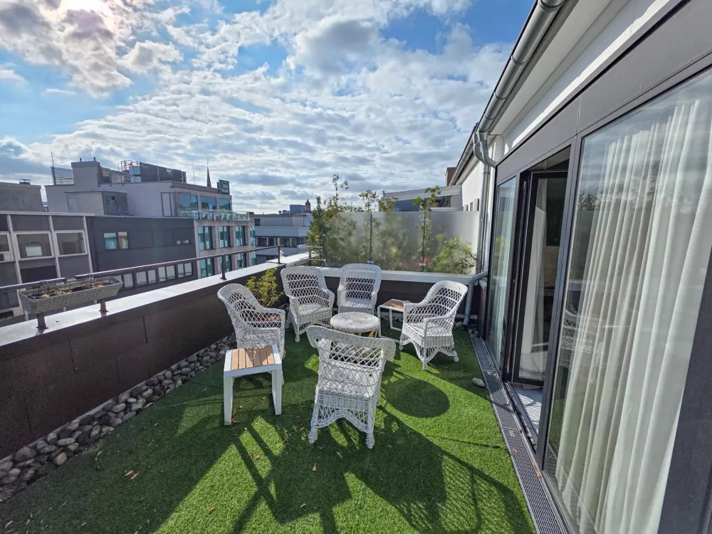Helle 2-Zimmer-Wohnung mit großer Dachterrasse in St. Johann