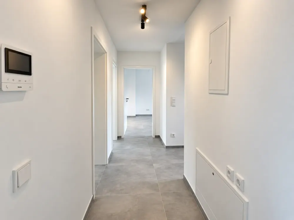 Cologne-Müngersdorf || Bright 4-Room Apartment with Built-in Kitchen & Terrace